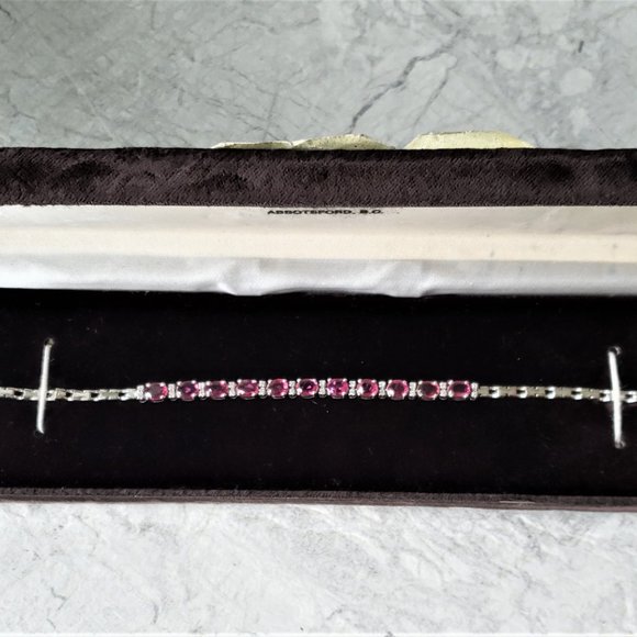 Lady's ruby tennis style bracelet - Picture 3 of 3